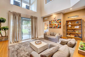 2 Mi to Disney Modern Townhome with Patio and Grill!